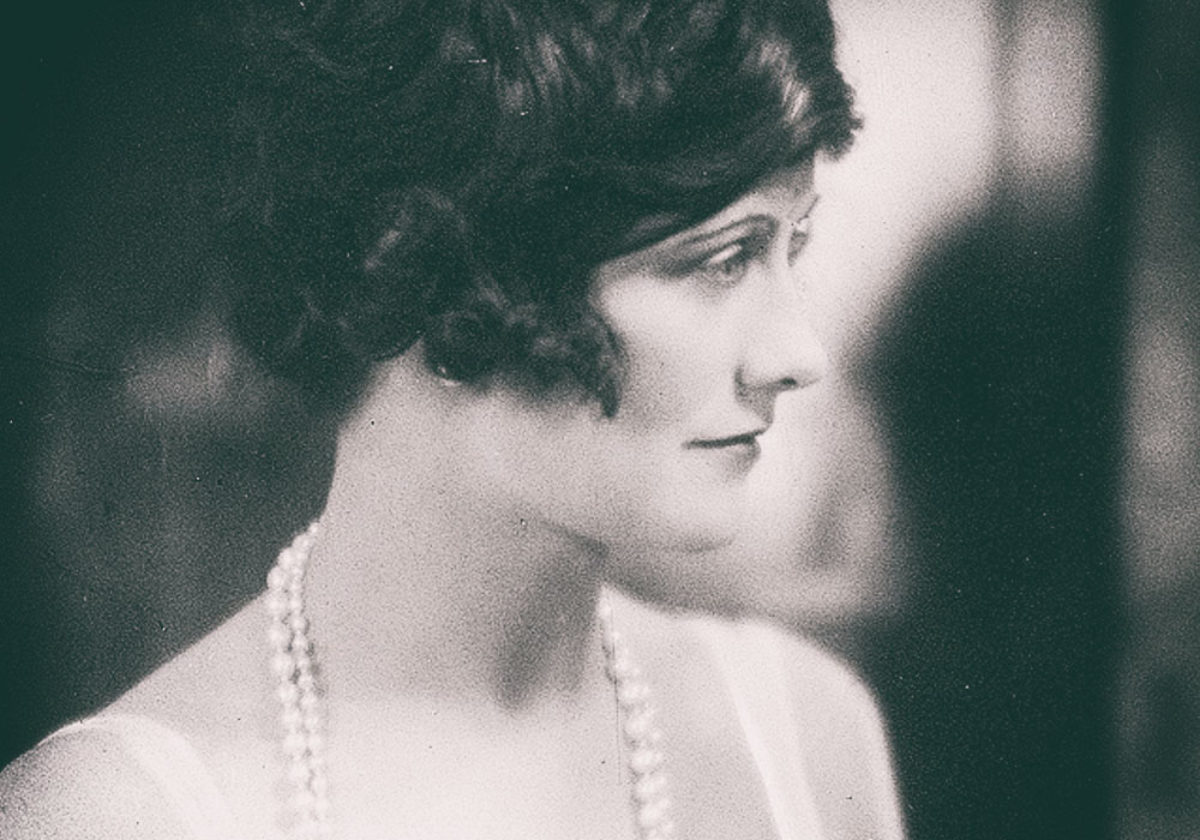 Le 45 Piu Belle Frasi Di Coco Chanel Sull Eleganza Le Donne E La Vita