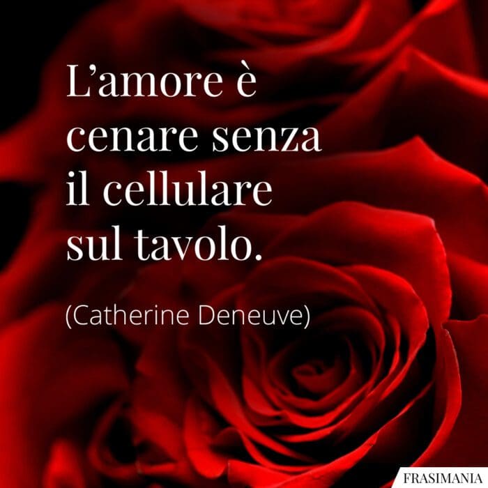 L'amore è cenare senza il cellulare sul tavolo.