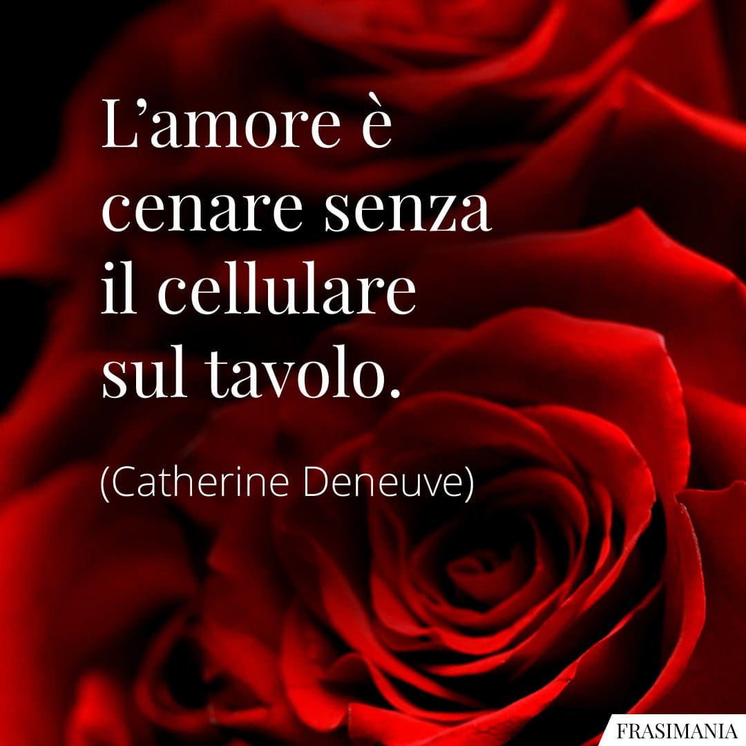 L'amore è cenare senza il cellulare sul tavolo.