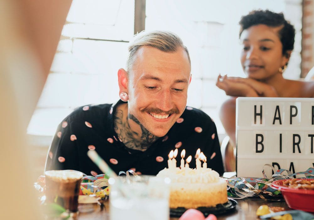 Auguri Di Compleanno Per Un Amico Le 50 Frasi Piu Belle E Divertenti