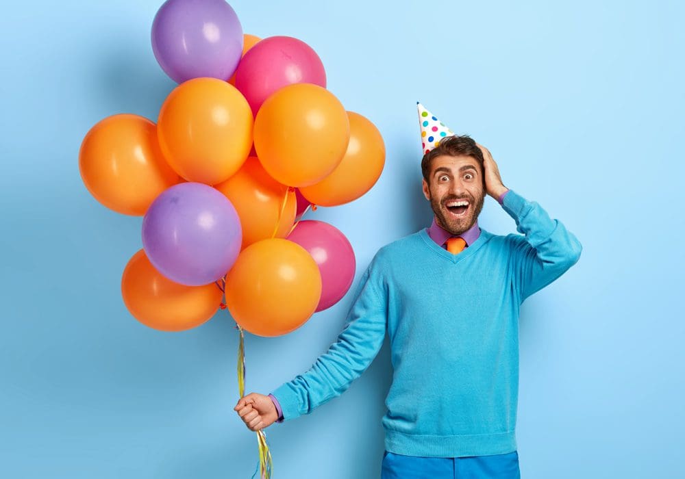 Auguri Di Compleanno Per Un Uomo Le 25 Frasi Piu Belle Con Immagini