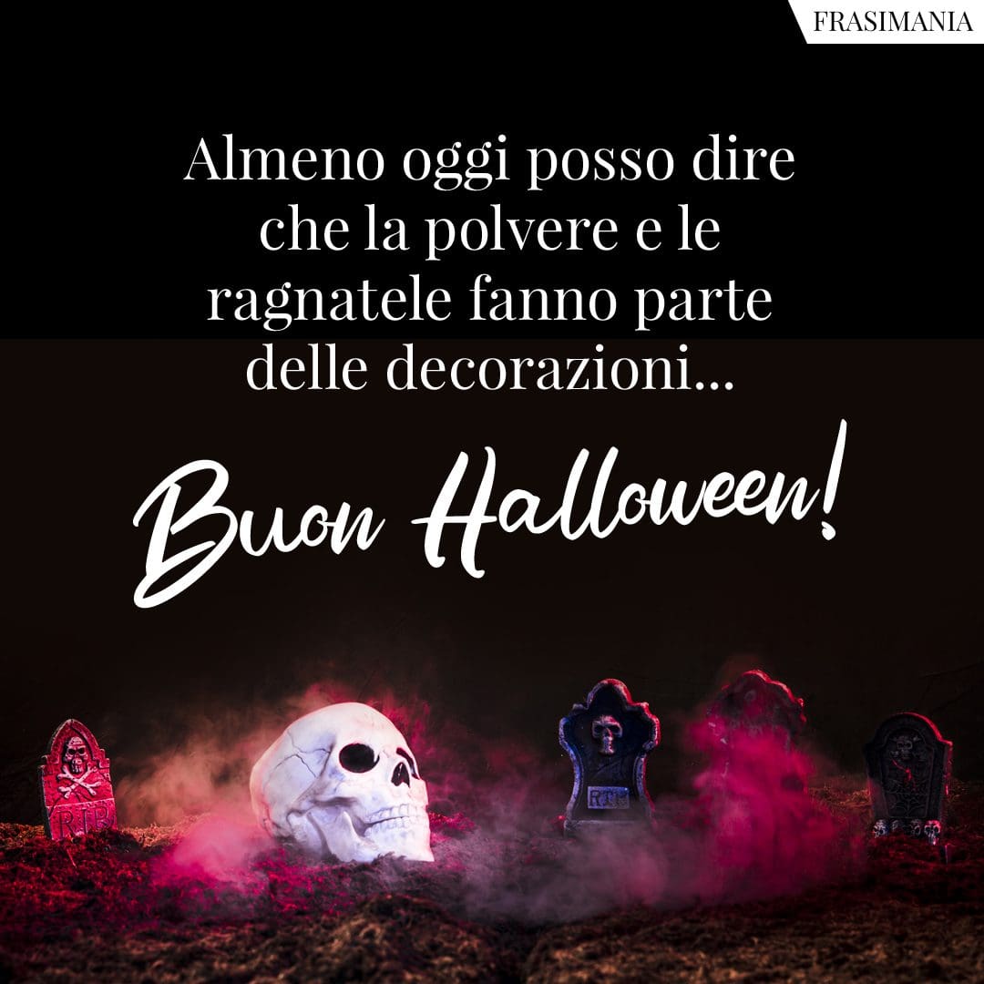 Almeno oggi posso dire che la polvere e le ragnatele fanno parte delle decorazioni... Buon Halloween!