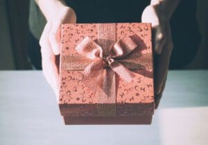 Frasi per dire Prego a chi ti ringrazia per un Regalo